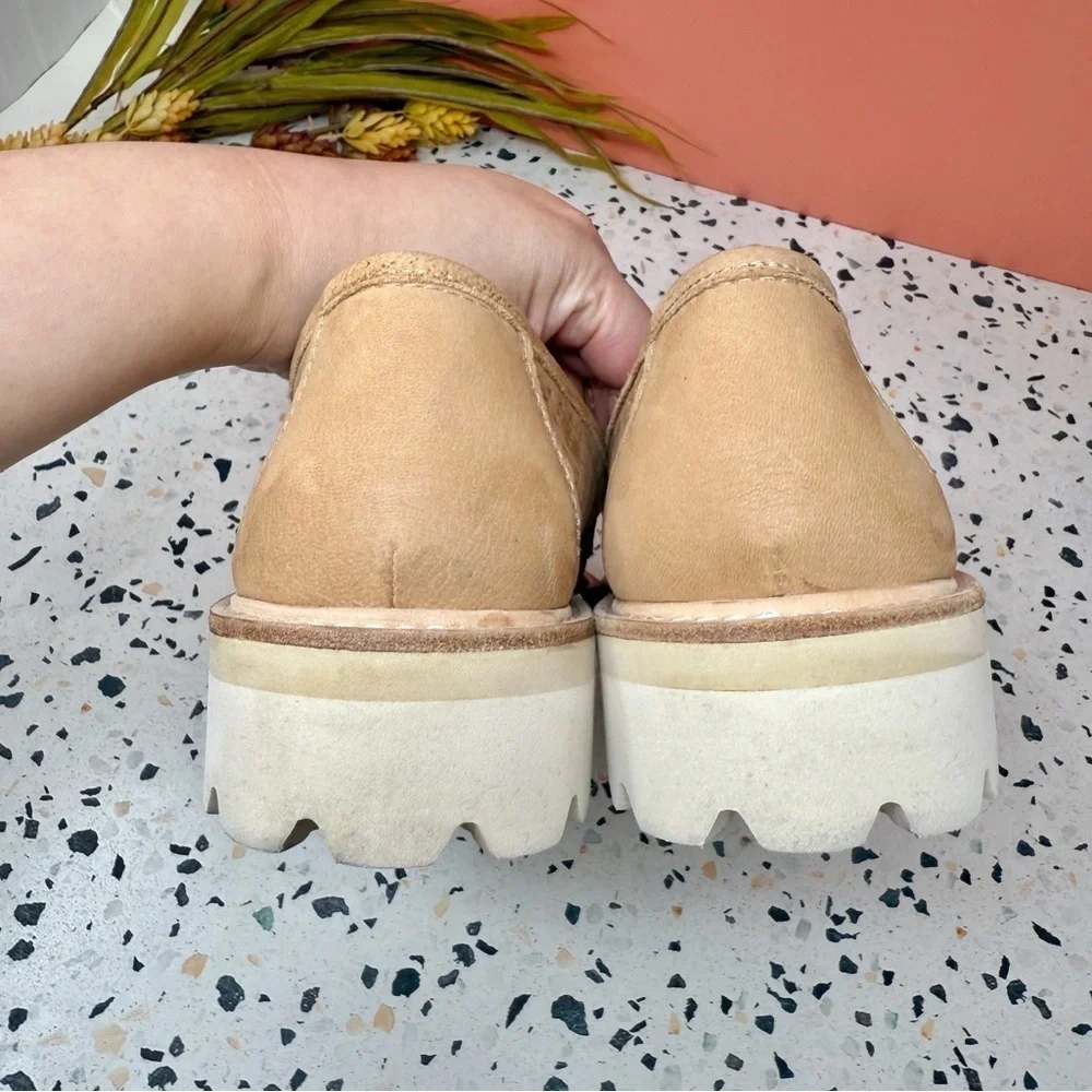 Dolce Vita Malila Tan Perforated Nubuck Lug Sole Penny Loafers Women’s 9.5